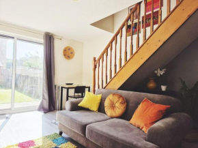 Spacious 2 bed house close to Parkway Station